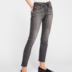 Levi’s 501 Skinny Jean in Coral Black